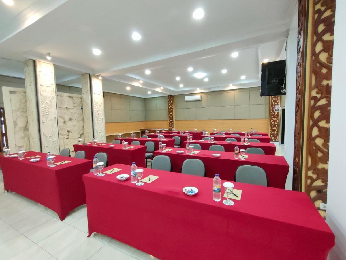 Golden Ganesha Hotel Yogyakarta Gondowulung Exterior foto